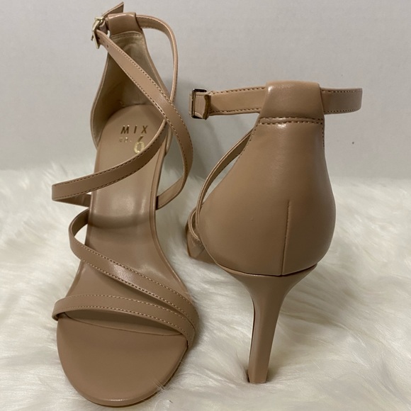 Mardelle Nude Heels - Picture 1 of 3
